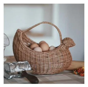 Rattan hen-shaped egg basket with arched handle - HNH 29023